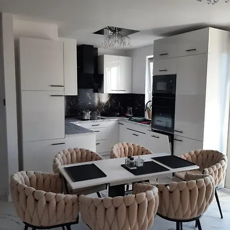 Apartamentydiana Apartment *